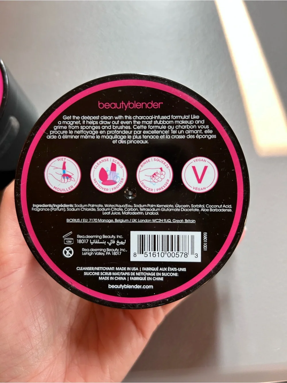 beautyblender Charcoal Cleansing Solid - Black & Hot Pink